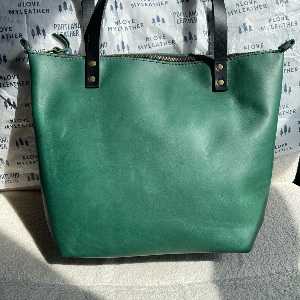 Portland Leather Medium Zipper Tote Bag OG ARUBA - Picture 5 of 13